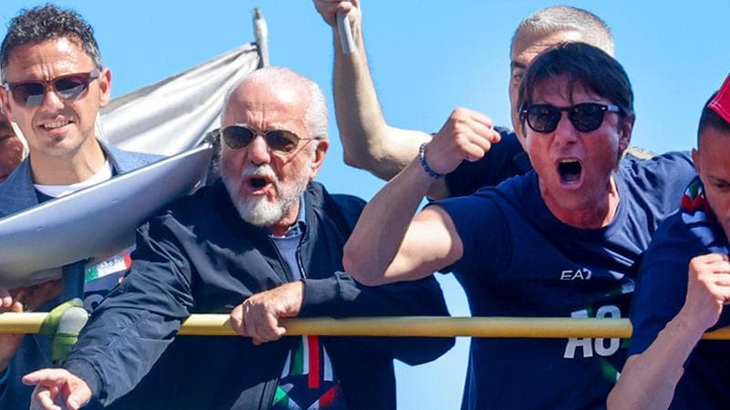 De Laurentiis e Conte durante la festa scudetto sul lungomare di Napoli