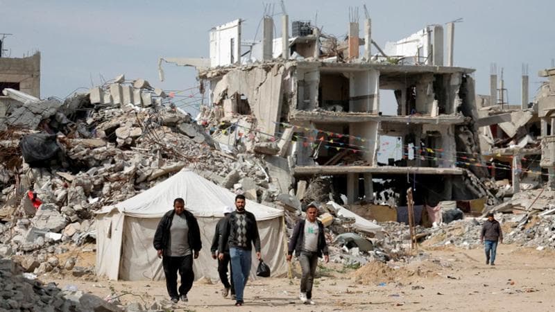 Gaza, 600 giorni di guerra: “La contabilità di una vita spazzata dalle bombe”