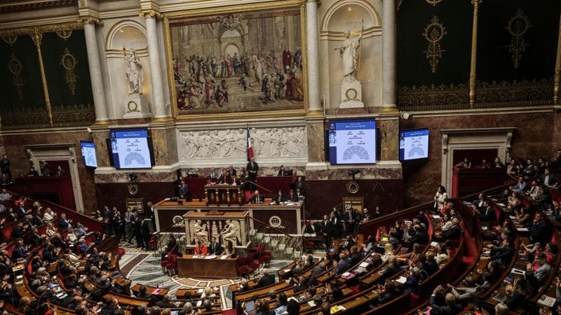 Francia, primo sì per la legge sul suicidio assistito, Macron: “Tappa importante”