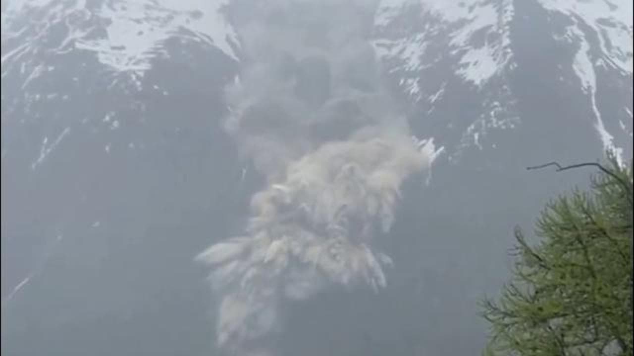 Svizzera, la frana di ghiaccio si abbatte sul villaggio