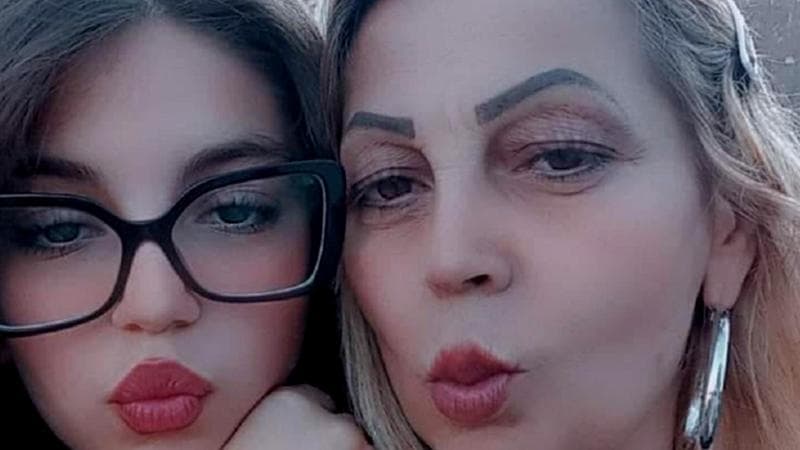 Nella foto Martina Carbonaro insieme alla mamma Fiorenza Cossentino (foto da social)
