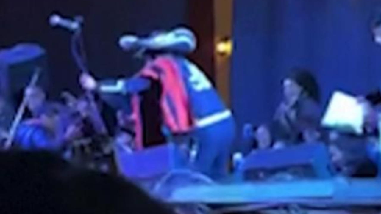 Perù, crolla il palco durante la festa della scuola: 12 feriti