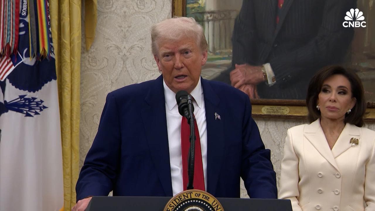 Dazi, Trump risponde irritato alla giornalista: "Taco? Non ripeta mai più quell’espressione"