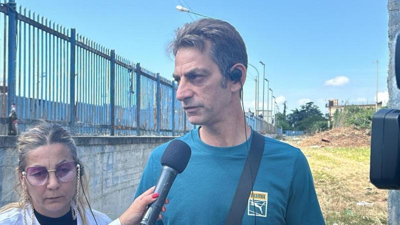 Il padre di Martina Carbonaro, Marcello, con la moglie Enza