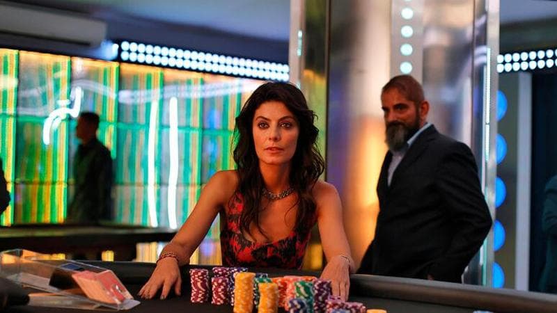 “Doppio gioco”: spie, poker e un padre che torna dal nulla