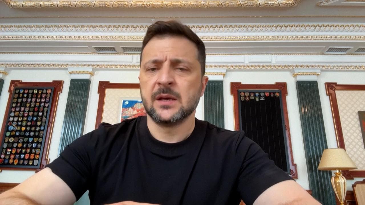 Zelensky: "La Russia prolunga la guerra e ci inganna, le parole non servono con Mosca"