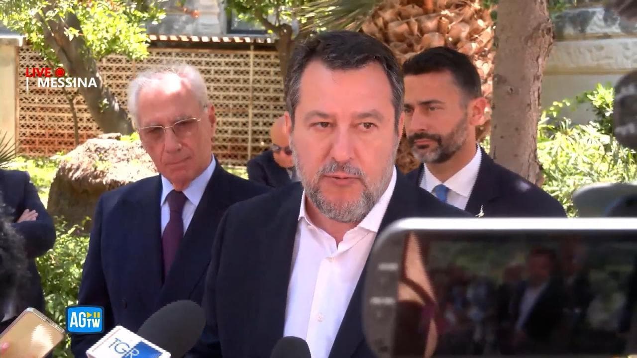 Salvini: "Il Ponte da solo non risolve problemi. Accelerare tragitti Roma-Reggio e Palermo-Messina"