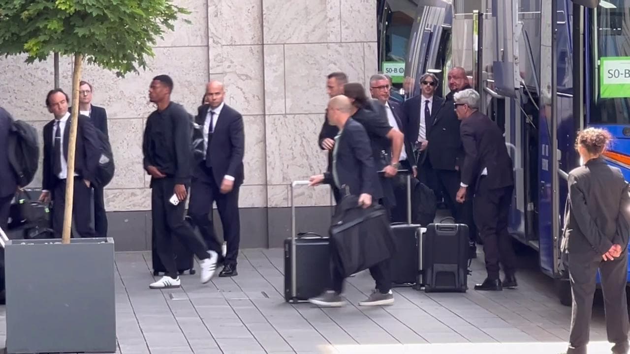 Il pullman dell'Inter arriva a Monaco. I tifosi: "Taremi svegliati"