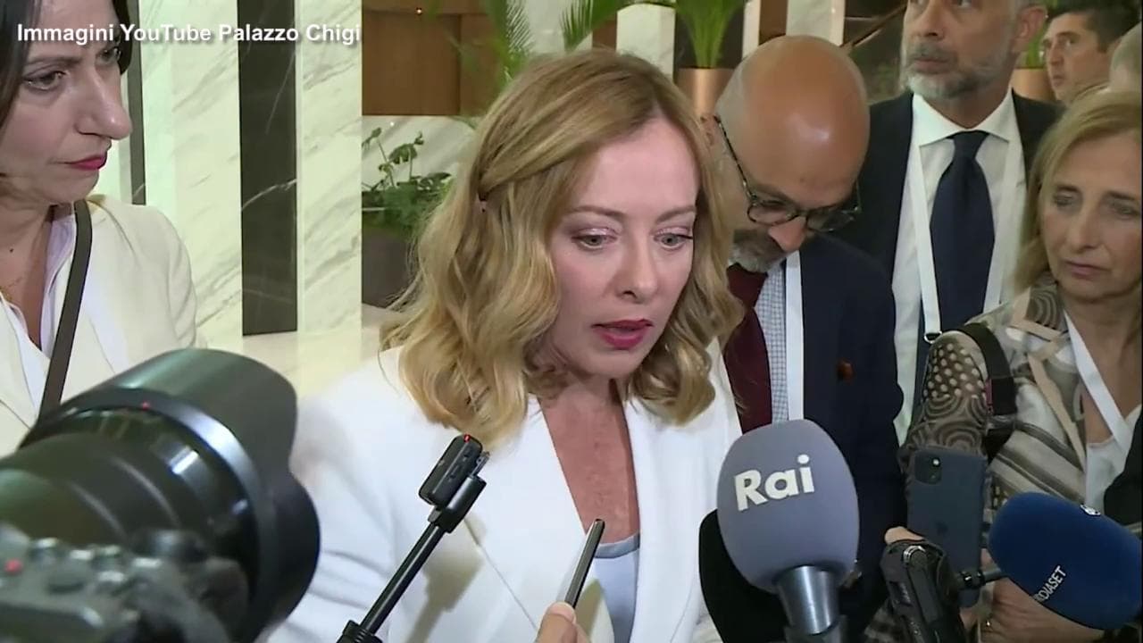 Meloni: "Contenta della visita di Macron. Italia e Francia paesi amici, sul caso si è montata panna"