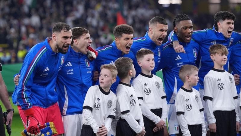 Donnarumma e Barella prima di Germania-Italia
