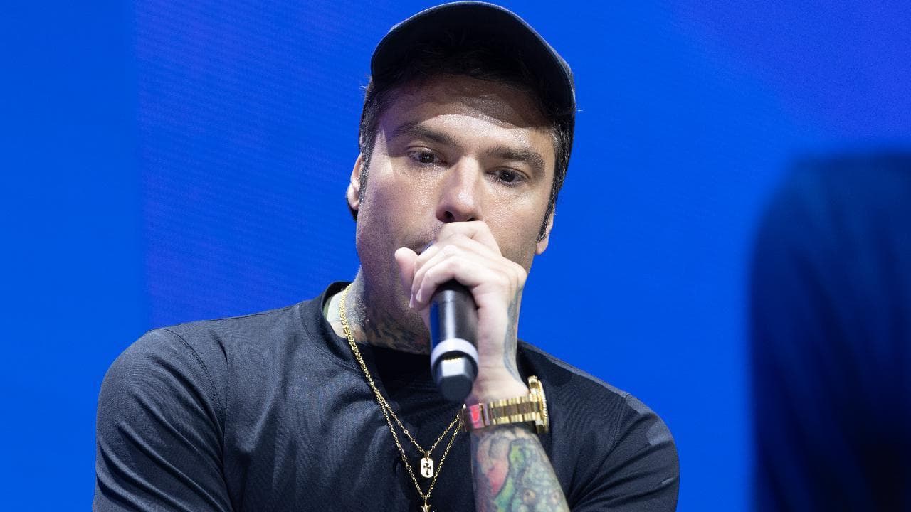 Fedez contro la sinistra: “Nei miei podcast rifiutano sempre il confronto”