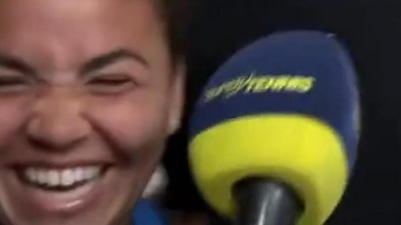 Paolini irrompe in tv e porta via Sinner: "Stavi dieci a zero, c'è poco da intervistare!"