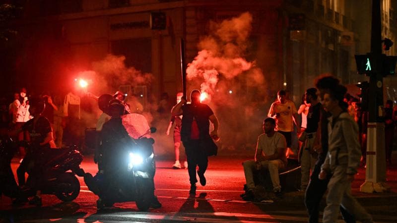 Finale Champions Psg-Inter. La festa si trasforma in guerriglia a Parigi, 559 arresti e due morti. Un poliziotto in coma