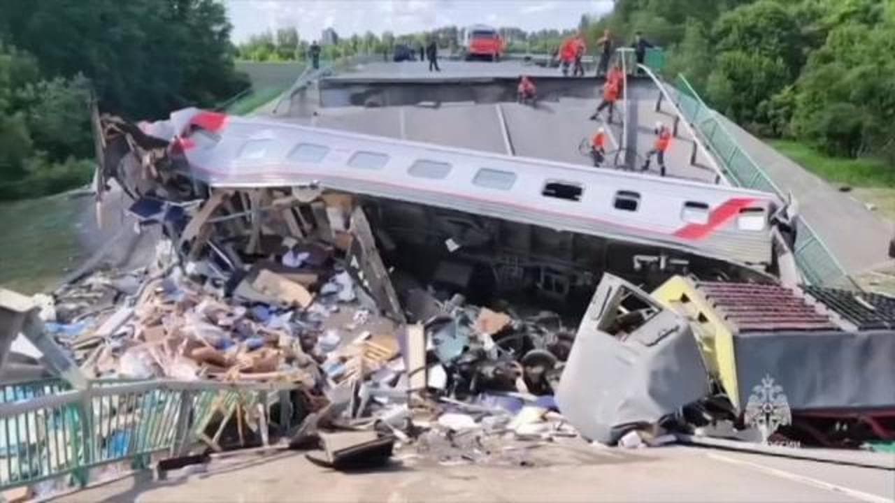 Russia, due ponti fatti saltare al confine con l'Ucraina: almeno 7 morti prima dei colloqui di pace