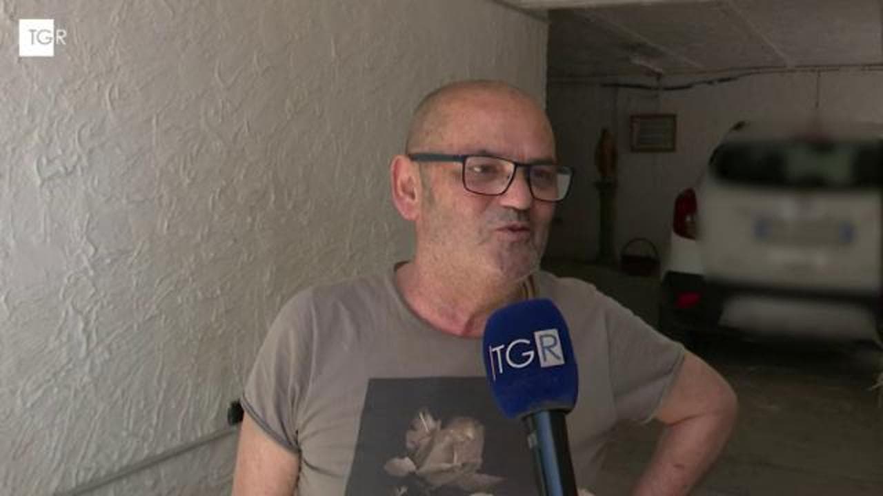Il professore che ha minacciato la figlia di Meloni: "Post scritto dall'Intelligenza artificiale"