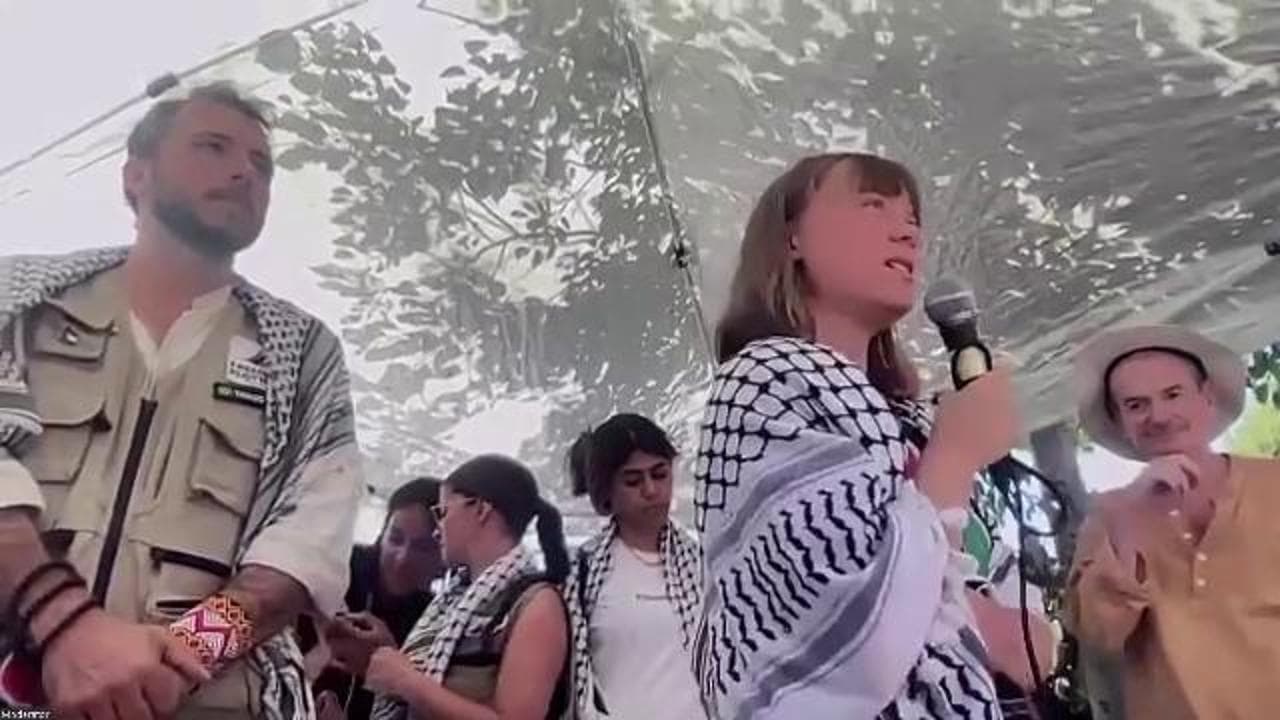 Greta Thunberg salpa verso Gaza: "Il silenzio è più pericoloso di questa missione"