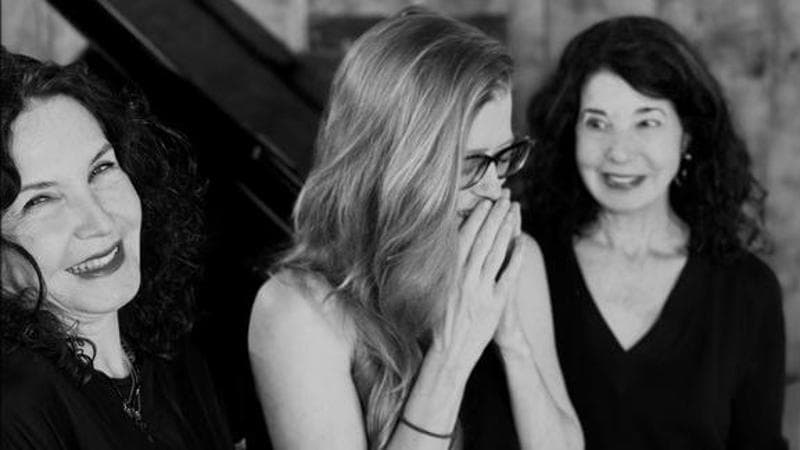 Suoni lisergici, le donne sfidano cosmo e anima