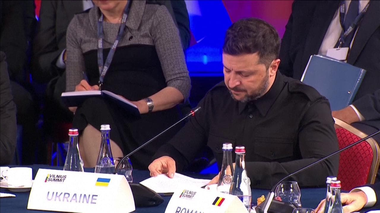 Zelensky: "La Russia ha lanciato l'offensiva estiva. Operazione Spiderweb per spingerla a trattare"