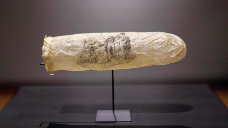 Un condom dell’Ottocento vicino ai Rembrandt: la mostra di Amsterdam di cui tutti parlano