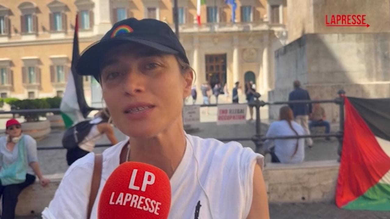 Anna Foglietta al presidio per Gaza: "Il governo di Israele fa pulizia etnica, è un genocidio"