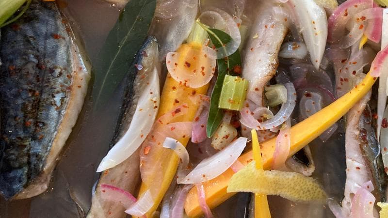 Ricetta, sgombri in escabeche: siamo barbari o buongustai?
