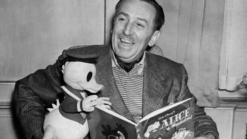 Walt Disney con Donald Duck nel 1951
