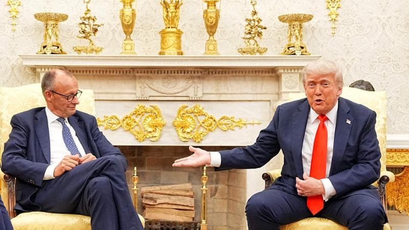 Fermezza e adulazioni, Merz alza il muro per frenare Trump