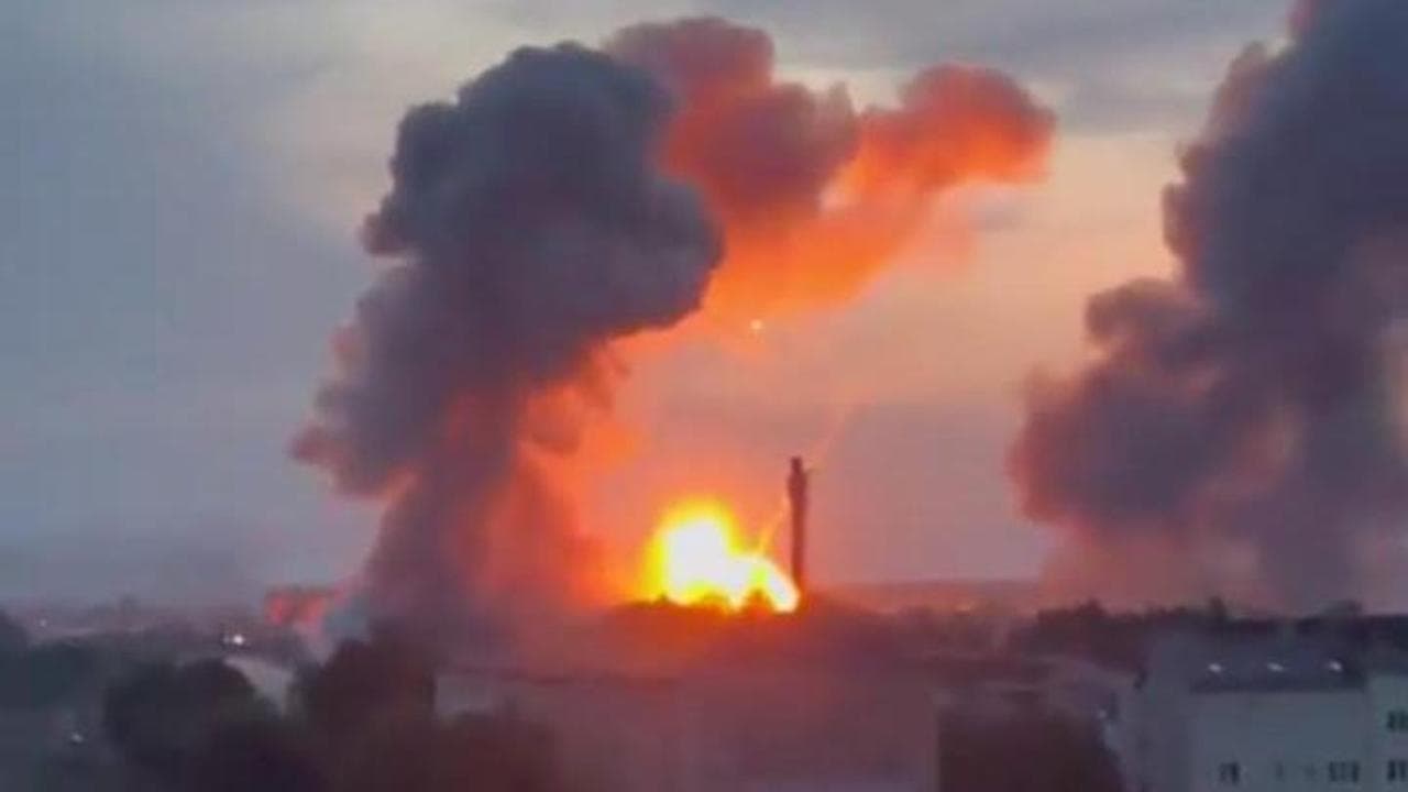 Il video choc della raffica di missili russi sulla città ucraina