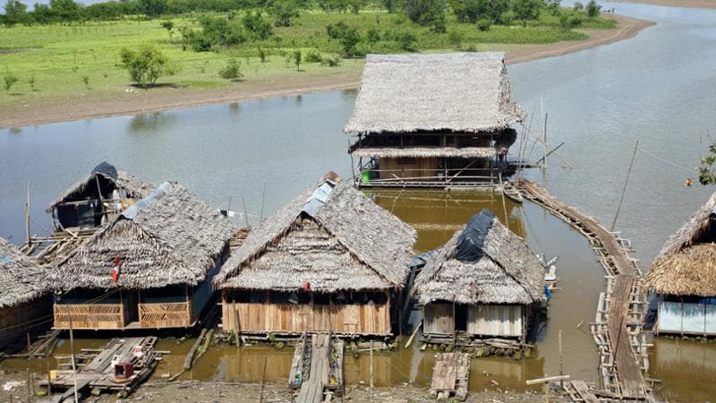Baite galleggianti sul Rio delle Amazzoni nell'area di Iquitos
