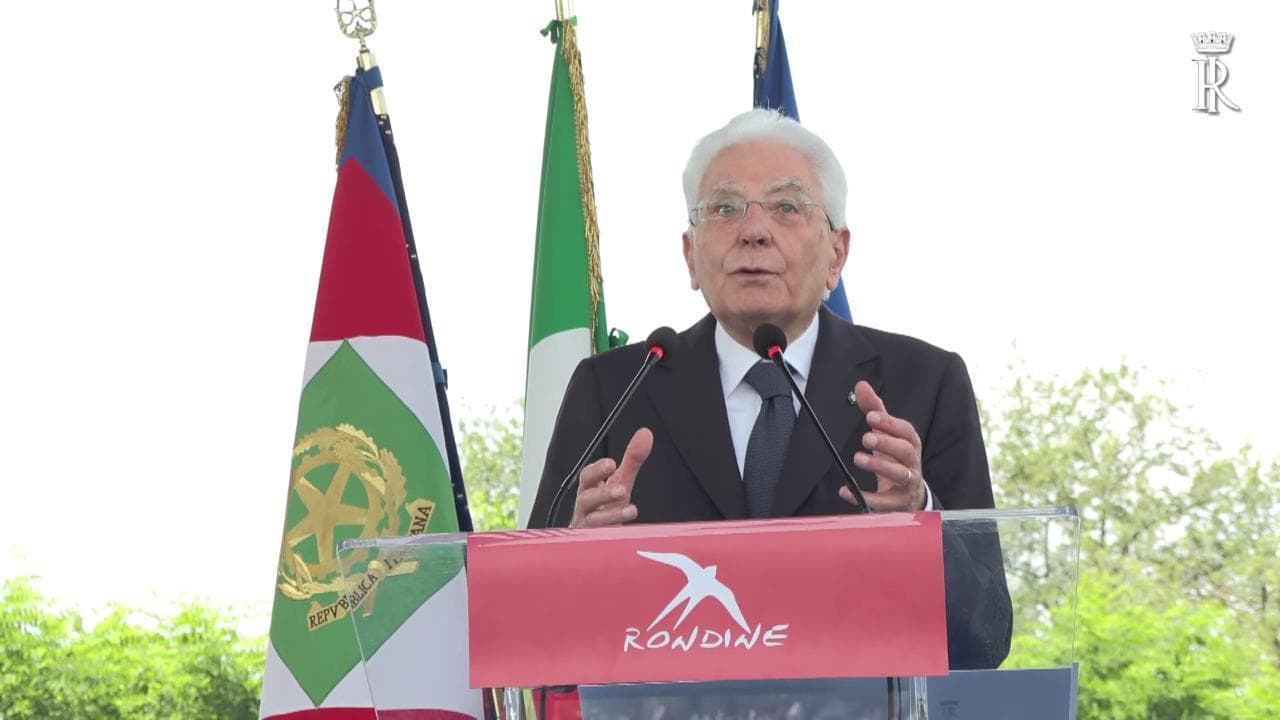 Mattarella: "L'Ue sia unita e resista ad attacchi interni ed esterni"