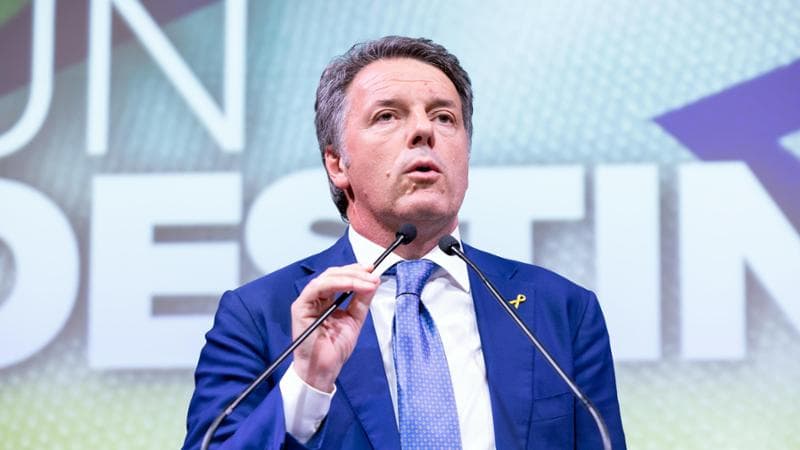 Matteo Renzi alla manifestazione di Milano al Franco Parenti