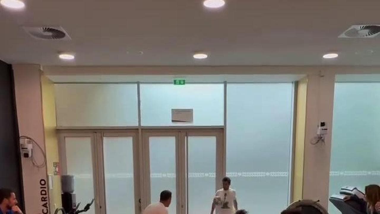 Errani stoppa di petto e Paolini segna di testa, l'allenamento "alternativo" delle tenniste