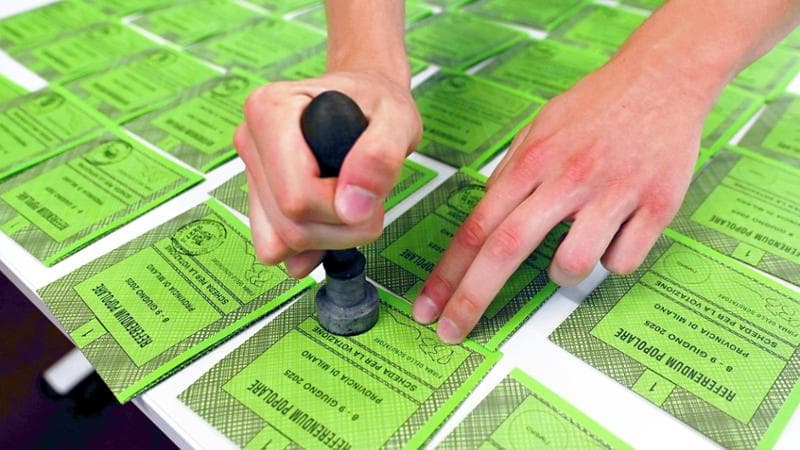 Milano, Preparazione Seggi Elettorali peri Referendum Popolare Abrogativo (Milano - , <credi