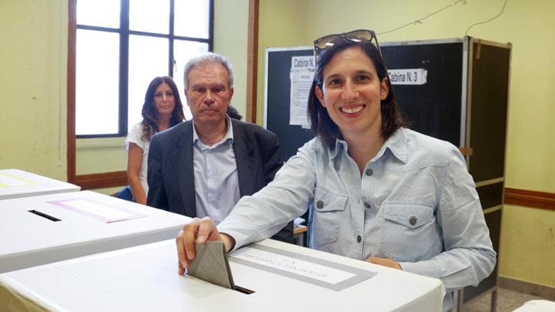 Referendum, la denuncia di alcuni elettori: “Scrutatori chiedono quali schede si vogliono ritirare”