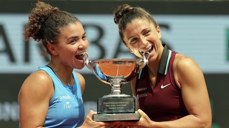 Paolini e Errani con il trofeo