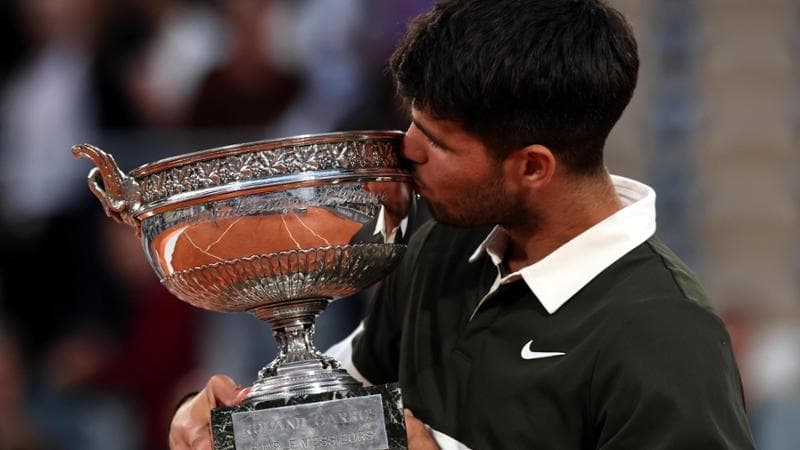 Sinner battuto da Alcaraz nella finale più lunga della storia del Roland Garros