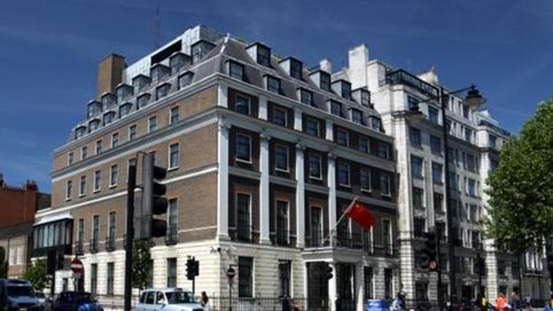 Londra, troppi cavi sensibili sotto il sito della nuova ambasciata cinese: allarme degli 007
