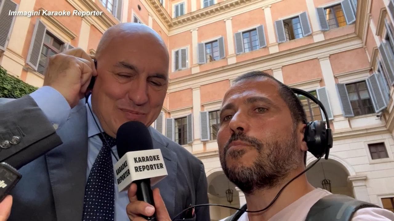 Crosetto canta "C'era un ragazzo" di Gianni Morandi: "La faccia ascoltare a Putin"