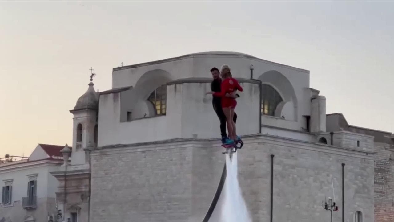 Balli, passione e acrobazie con il Fly tandem nel porto di Trani