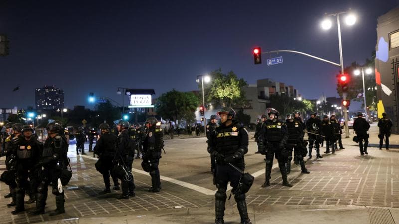 A Los Angeles Trump mette in atto la grande distrazione di massa