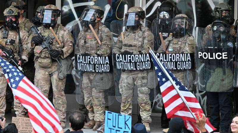 Stati Uniti, marines a Los Angeles con armi a salve. Casa Bianca: “Scopriremo chi paga manifestanti”