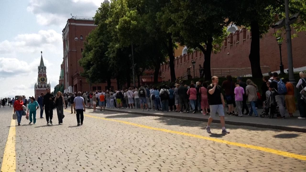 Lenin addio? A Mosca code infinite per vedere la tomba del leader bolscevico prima del restauro