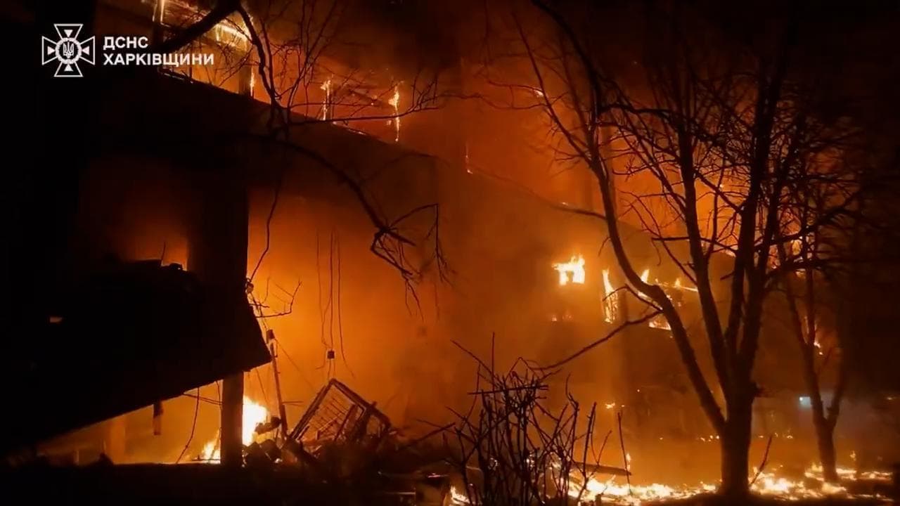 Ucraina, raid russo con droni su Kharkiv: in fiamme un condominio