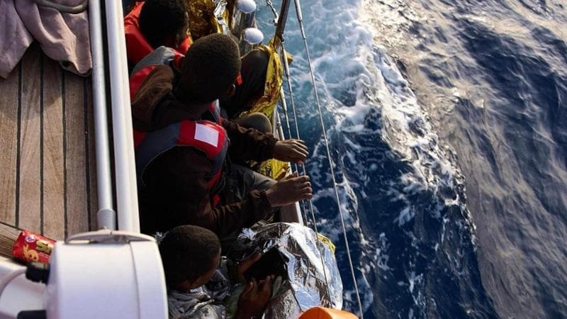 Fermato per la prima volta un veliero ong. “Puniti dopo aver salvato da morte certa 112 persone”