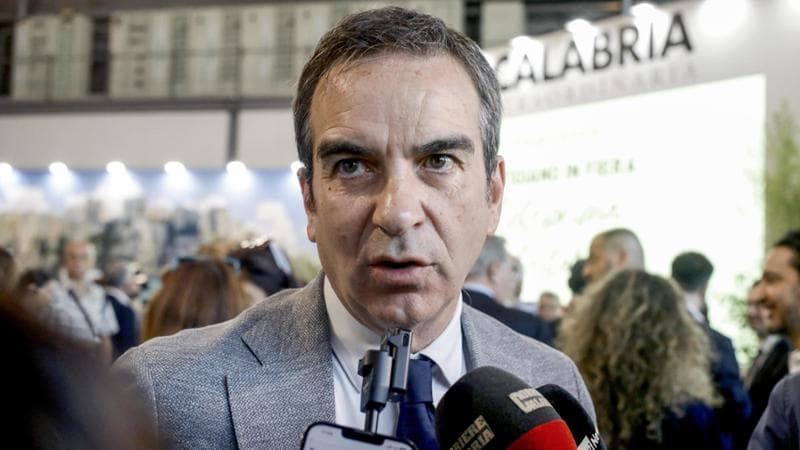 Occhiuto indagato per corruzione, il presidente della regione Calabria lo annuncia in un video
