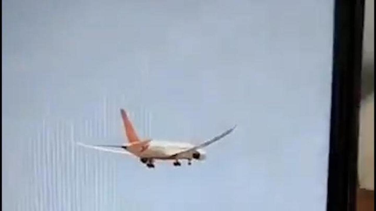 India, volo diretto a Londra precipita dopo il decollo: il momento dello schianto