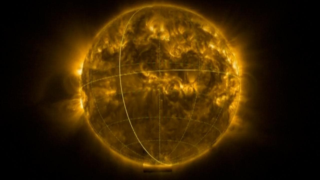 Spazio: le immagini mai viste prima dei poli del Sole