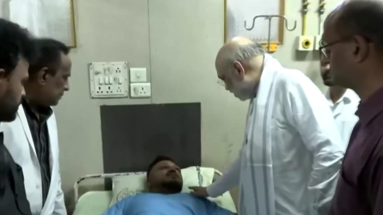 Disastro aereo in India, le immagini del passeggero superstite dopo il ricovero in ospedale