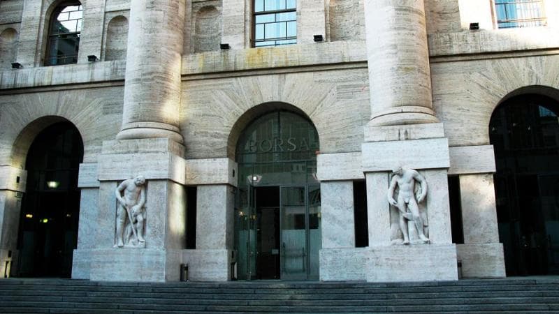 Le Borse di oggi, 13 giugno. Attacco all’Iran, l’oro si avvicina a un nuovo record storico