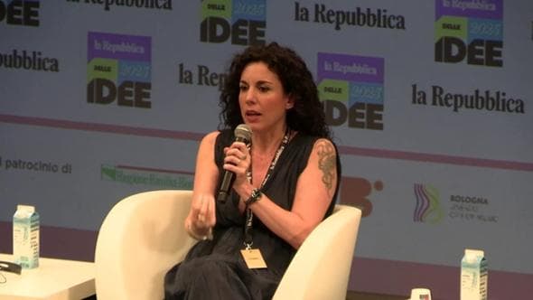 L'autrice Silvia Avallone: "Scrivo per ribaltare una società patriarcale, maschilista e violenta"